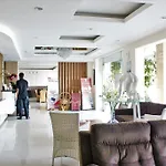 Zen Rooms G Bawakaraeng 121
